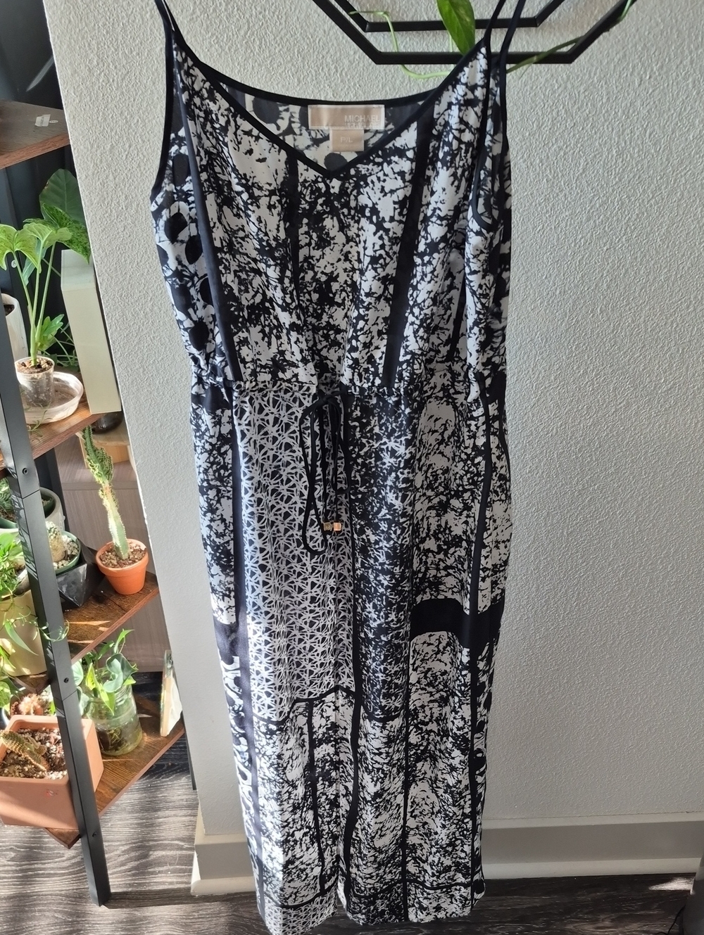 Michael Michael Kors Black & White Abstract Print Sleeveless Tie Waist Dress